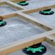 Base de montaje ajustable 50/80 mm Jouplast para terraza de madera con rastreles