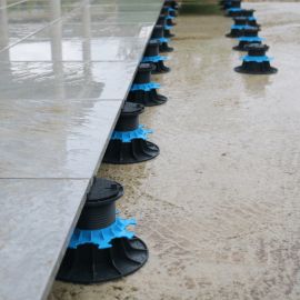 Base de montaje 80/140 mm para terraza de losas Jouplast