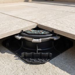 Base de montaje autonivelante 40/55 mm para terraza de losas - CLEMAN - Jouplast