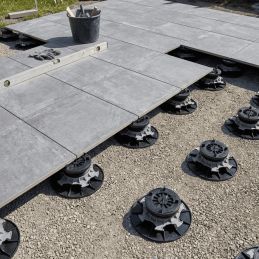 Base de montaje autonivelantepara losa 65/95 mm - ESSENTIEL - Jouplast