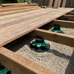 Höhenverstellbares Stelzlager für Holzterrassen 50/80 mm - ESSENTIEL-Reihe - Jouplast