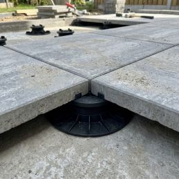 Selbstnivellierendes Stelzlager für Plattenterrassen 29-39 mm - ESSENTIEL-Reihe - Jouplast