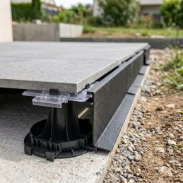 Black trim support for paving terrace pedestal - Vérindal