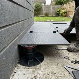 Demi plot de terrasse dalle 58 à 373 mm - Avec cale amortisseur - Autonivelant - Réglable par dessus - Solidor