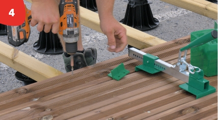 Fixation des lames de terrasse