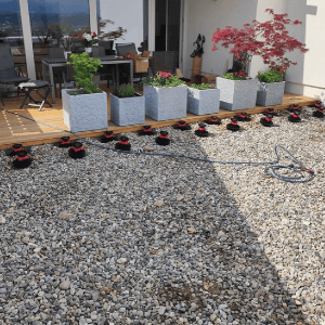 terrasse bois avec installation plots yeed sur gravier